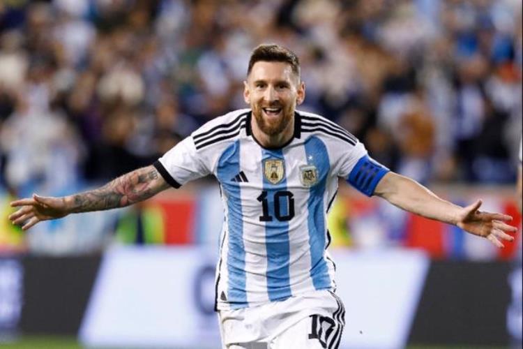 梅西为阿根廷夺冠,阿根廷对伊朗梅西绝杀