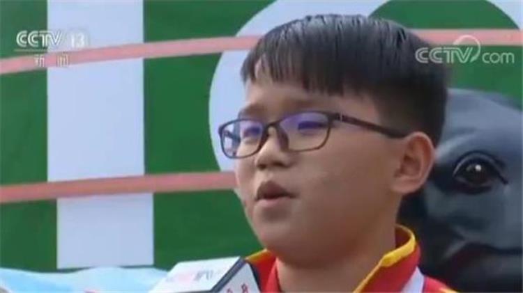 11位中国足球少年亮相开幕式圆了世界杯之梦快看