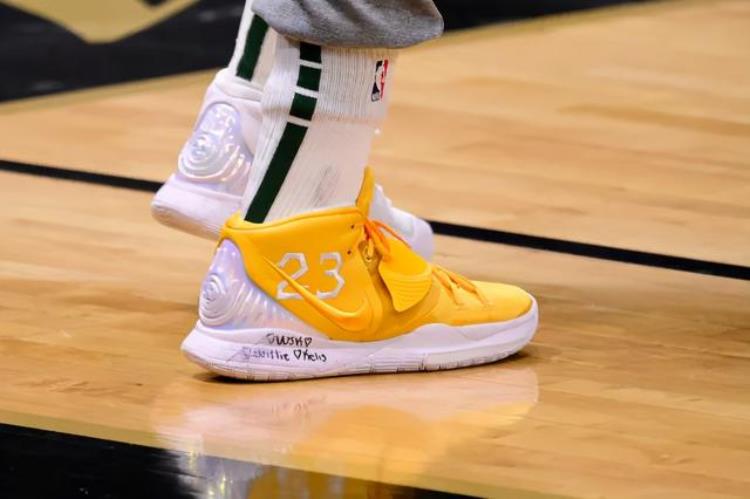 NBA球员上脚德罗赞穿Kobe7李宁的2双球鞋很帅气