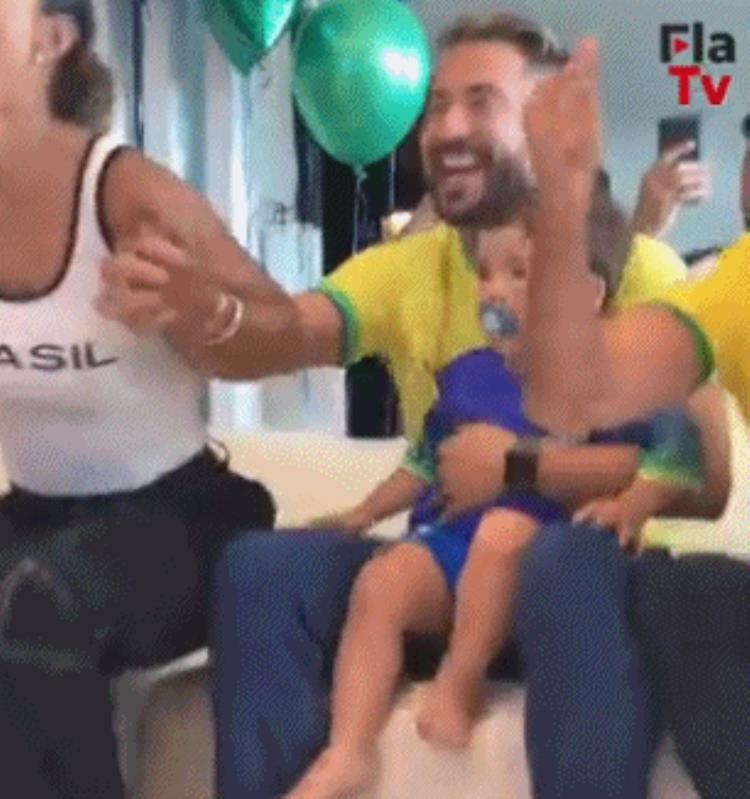 巴西奥运会梦之队名单「圆梦世界杯巴西公布名单瞬间家庭狂欢有球员泣不成声」