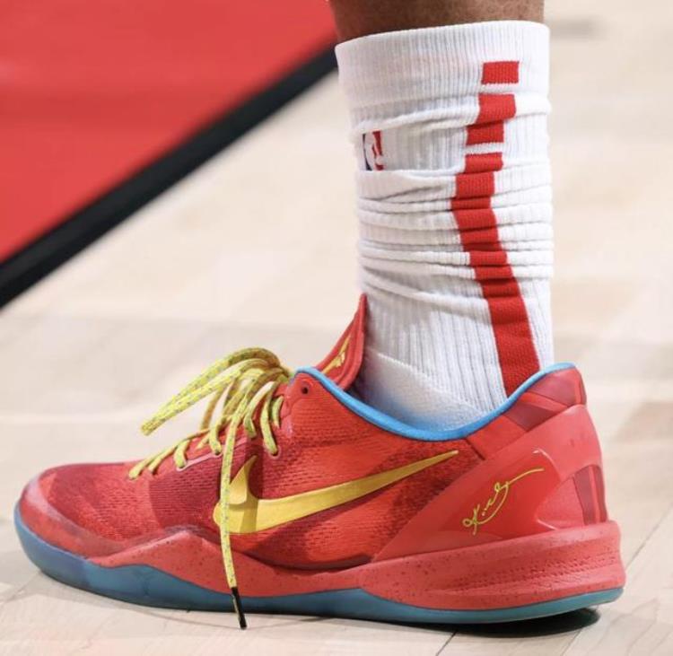 哈登穿什么牌子的篮球鞋「NBA球员上脚哈登首秀穿6代3大国产品牌球鞋都有」