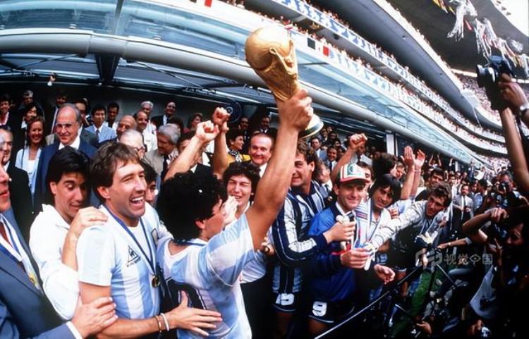 1986年世界杯谁作为队长捧起这座大力神杯「1986年世界杯神王加冕致敬最伟大的孤胆英雄」