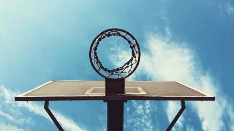 关于篮球的经典小说「5本写篮球的经典小说青春不再了想念KobeBryant」