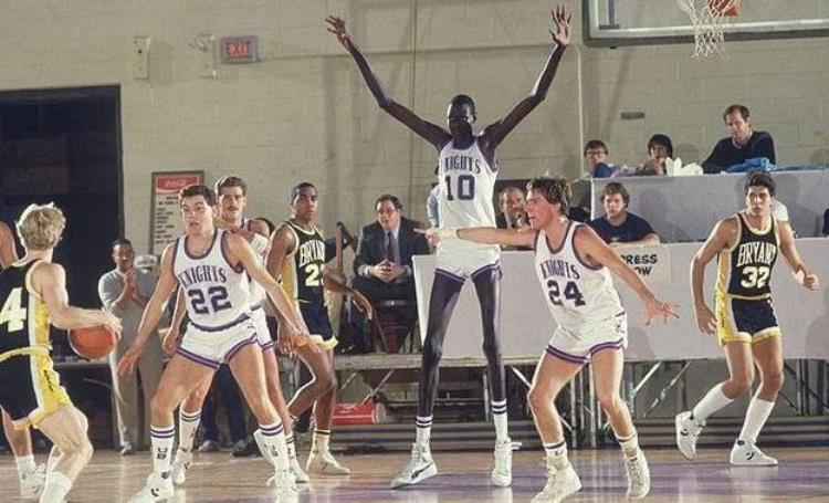 NBA10大最强天赋最强臂展达2米59字母哥跟腱比普通人小腿还长