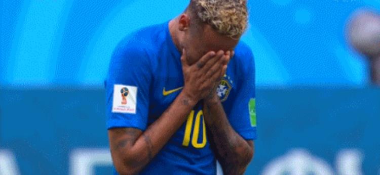 内马尔掩面哭泣「世界杯动容一幕内马尔跪地掩面大哭尽情释放压力」