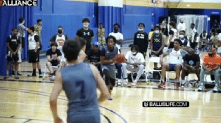6岁截肢17岁单臂夺下扣篮冠军伊曼纽尔可能成为NBA首位独臂球员