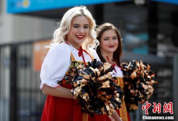 2018俄罗斯世界杯揭幕战拉拉队小姐姐现身场外