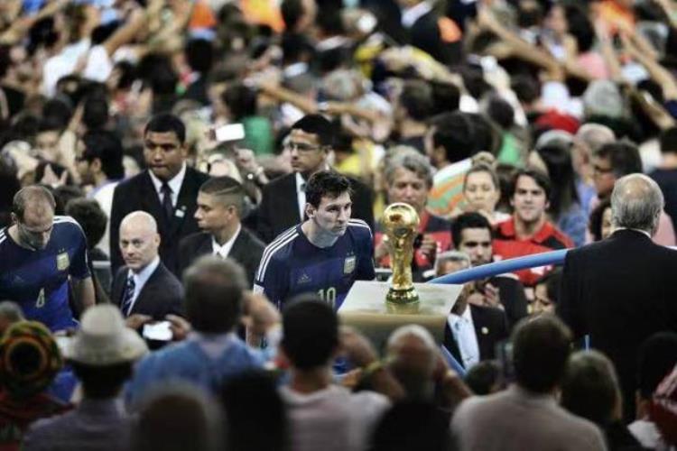 马拉多纳上帝之手是哪一届世界杯「世界杯十大经典瞬间马拉多纳上帝之手巴乔落寞的身影」