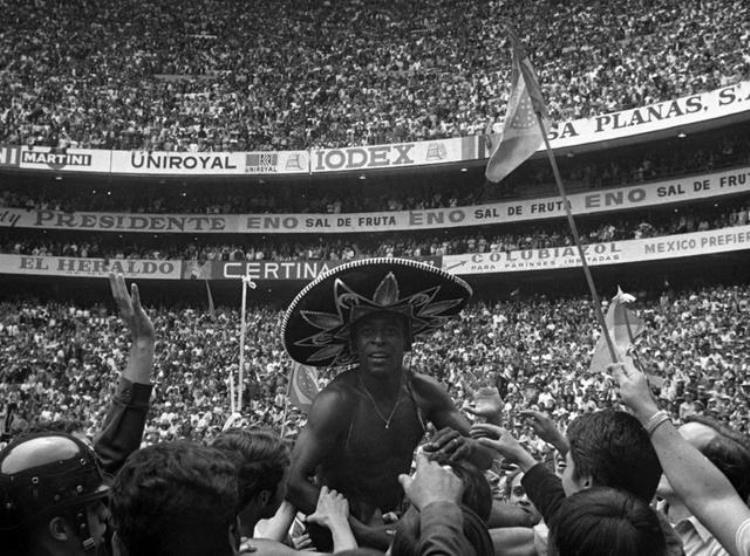 巴乔的背影感动世界「世界杯历史上的经典时刻上帝之手巴乔的背影飞翔的外星人」