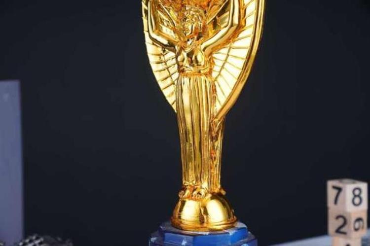 卡塔尔世界杯大力神奖杯的由来雷米特杯被谁拿走了