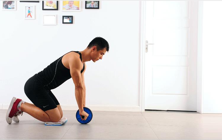 腹肌轮能练出腹肌「只需借助一个腹肌轮让你的六块腹肌秀出来」