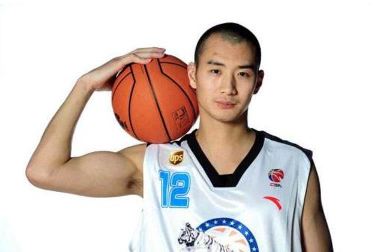 中国具有NBA实力的12大球员现役6人上榜阿联仅排姚明大哥之后