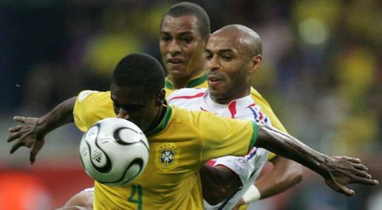 06年巴西足球阵容有多豪华世界杯爆冷出局至今仍有不少球迷认为那一场是假球