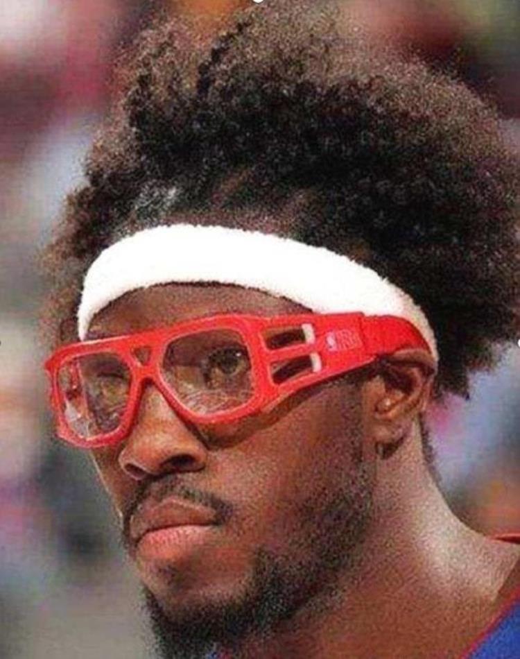 NBA球星戴护目镜都啥样隆多酷似黑客帝国库里戴护目镜太搞笑