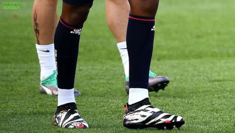 阿迪达斯Glitch系列足球鞋成为世界杯的主角之一