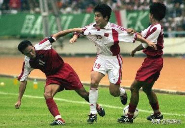 2002年世界杯亚洲区预选赛中国队对印尼队「国足史上今天2001年2比0客胜印尼全胜晋级世界杯亚洲区十强赛」