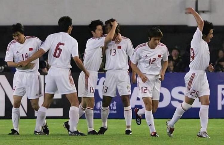 国足史上今天2004年世预赛70狂胜香港男足仍提前告别世界杯