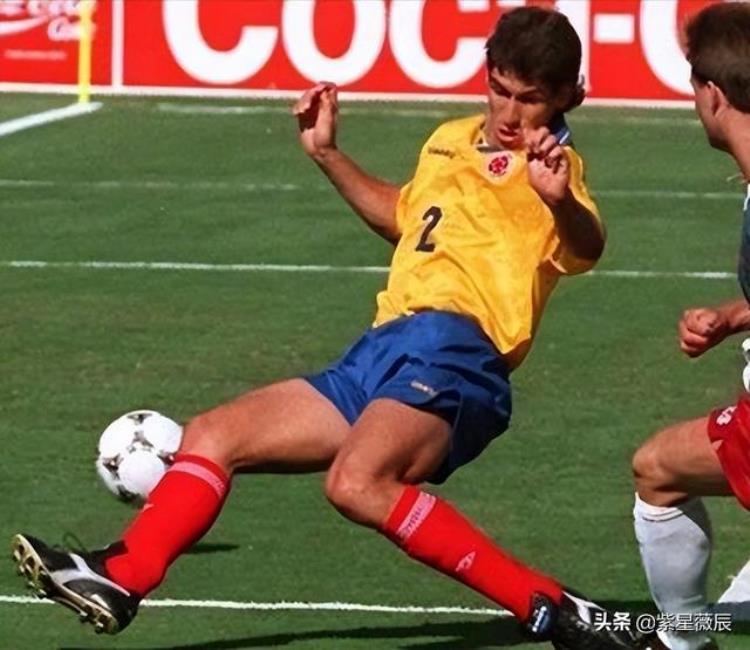 1994年世界杯哥伦比亚球员被杀死「94年世界杯哥伦比亚埃斯科巴把球踢进自家门回国后遭12枪杀害」
