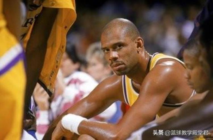 nba历史最强中锋排名美媒「美媒排NBA史上十大最强中锋张伯伦第5奥尼尔第3榜首仅有2冠」