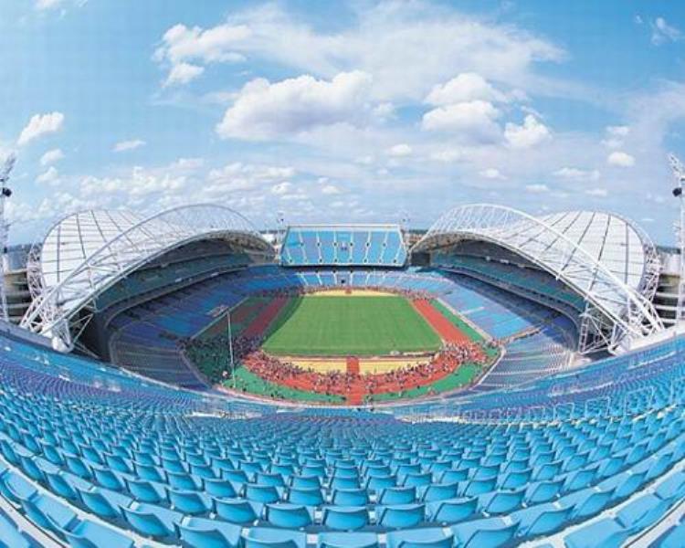 世界十大球场容量「世界上最大的10座体育场美国有四座第一球场可容纳150000人」