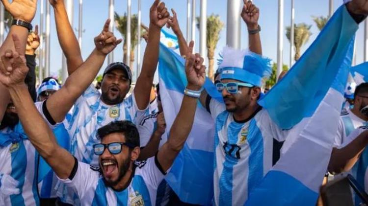 卡塔尔世界杯 劳工「浩瀚体育印度球迷占领世界杯卡塔尔否认雇当地劳工气氛组」