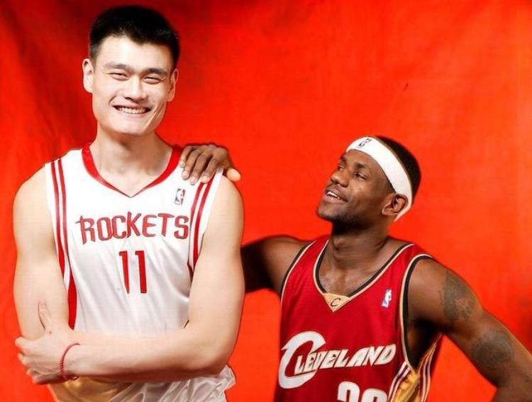 岁月如梭美媒回顾姚明与多位NBA巨星赛场内外合照