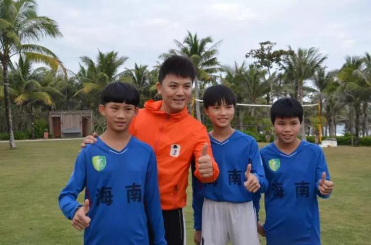 获得3次世界杯足球冠军的国家「不仅拿了中国青少年足球史上首个世界杯冠军还实现了三连冠」