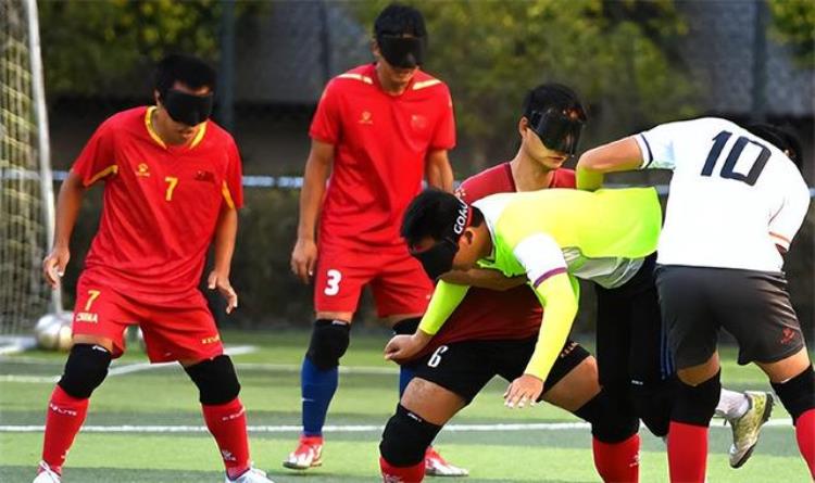 中国盲人男足奥运会「扎心世界杯开幕日中国盲人足球队夺冠国足会感到羞愧吗」