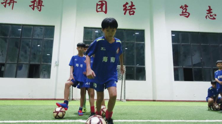 获得3次世界杯足球冠军的国家「不仅拿了中国青少年足球史上首个世界杯冠军还实现了三连冠」