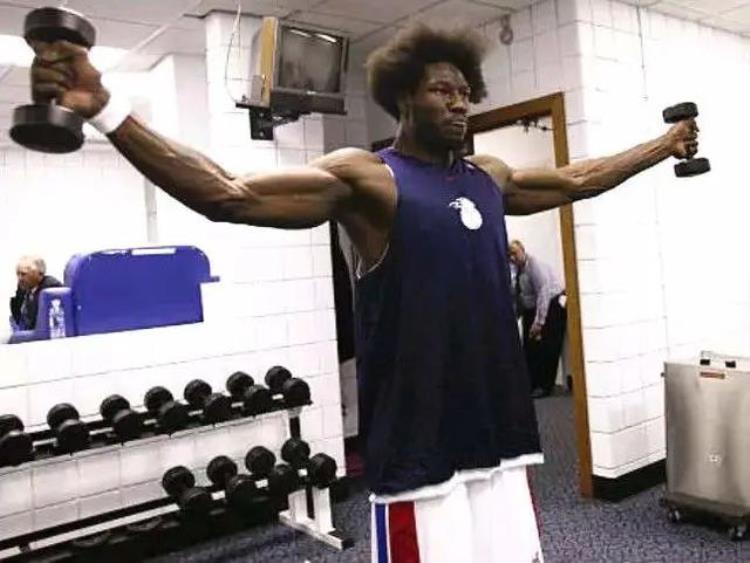 NBA球星健身「NBA球星们的健身方式太猛了」