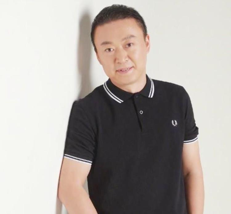 奥运冠军马琳现状「42岁奥运冠军马琳近况二婚妻子似20岁少女儿子庆生照俏皮可爱」