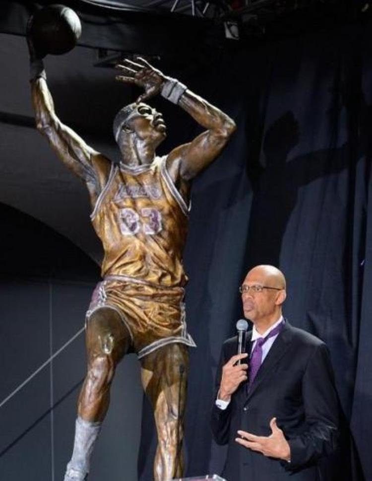 NBA球星雕像都啥样乔丹最出名奥尼尔霸气唯独他的像手办