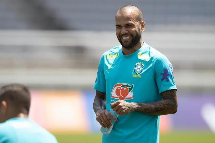 2018世界杯巴西队球员「巴西队世界杯26人名单内马尔热苏斯领衔39岁阿尔维斯上榜」