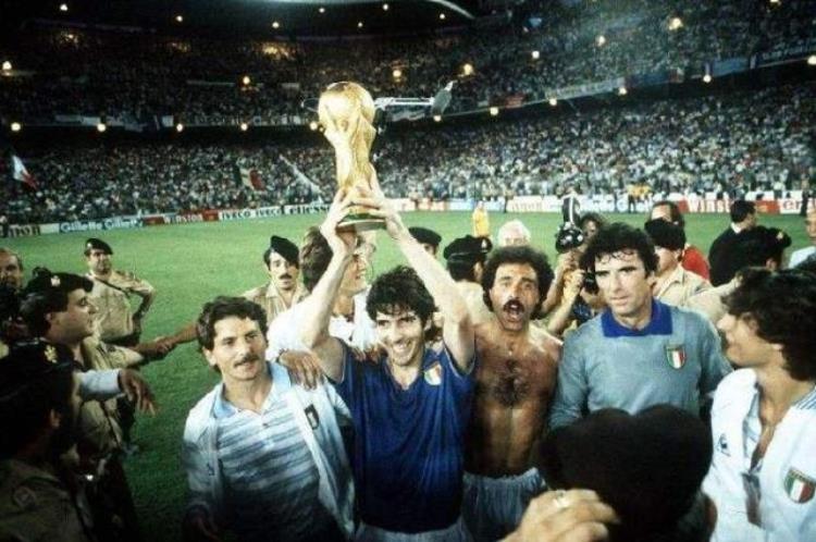 世界杯风云(13)1982年世界杯马拉多纳亮相金童罗西让巴西哭泣