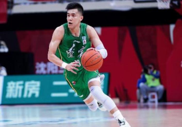 杨鸣接任辽篮主教练「辽篮不惜重金引援曝杨鸣看中一NBA后卫联手郭艾伦总冠军稳了」