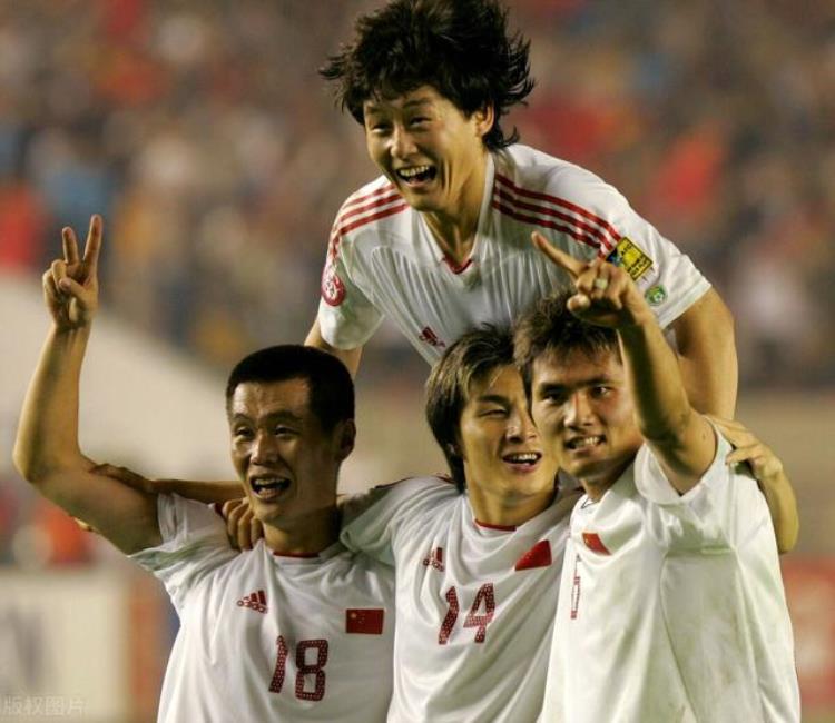 2002年世界杯回顾中国男足出道即巅峰韩国进四强成就足球耻辱