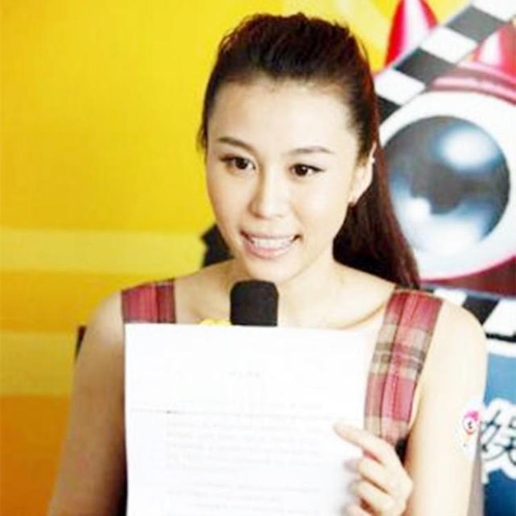 奥运冠军马琳现状「42岁奥运冠军马琳近况二婚妻子似20岁少女儿子庆生照俏皮可爱」