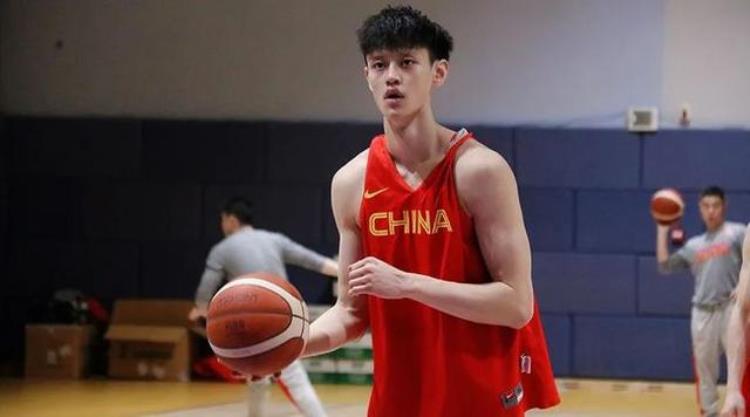 中国男篮的希望之星天才少年曾凡博最有希望进NBA的球员