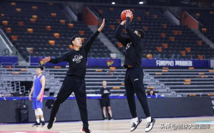 正式确定NBA超级小后卫重返上海男篮来帮李春江打季后赛