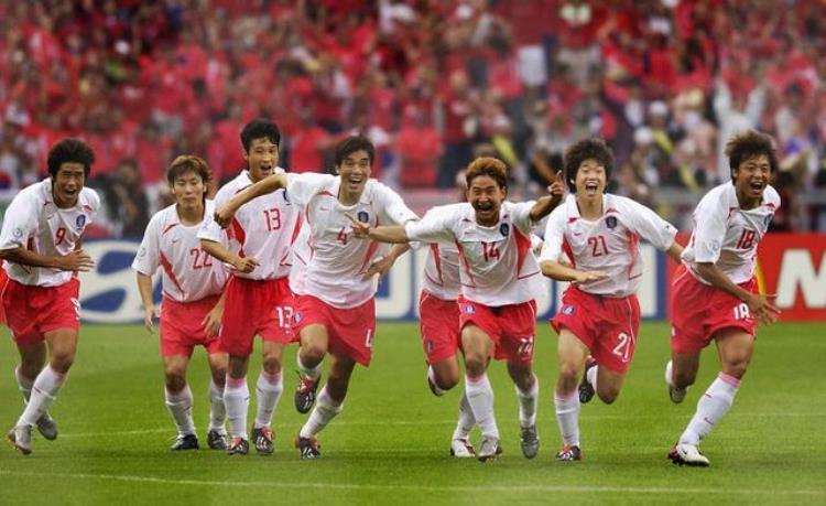 2002足球世界杯韩国黑哨「2002亚洲足球之耻韩国靠黑哨淘汰两大世界冠军你敢进我就敢吹」