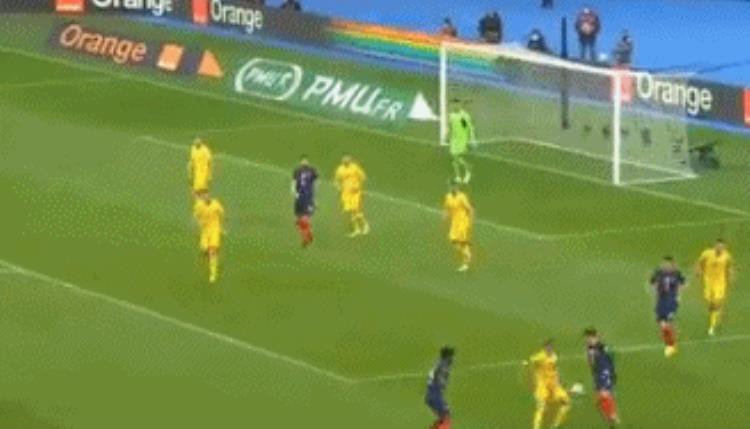 世界杯冠军第1球诞生巴萨争议巨星18米彩虹球怒吼发泄