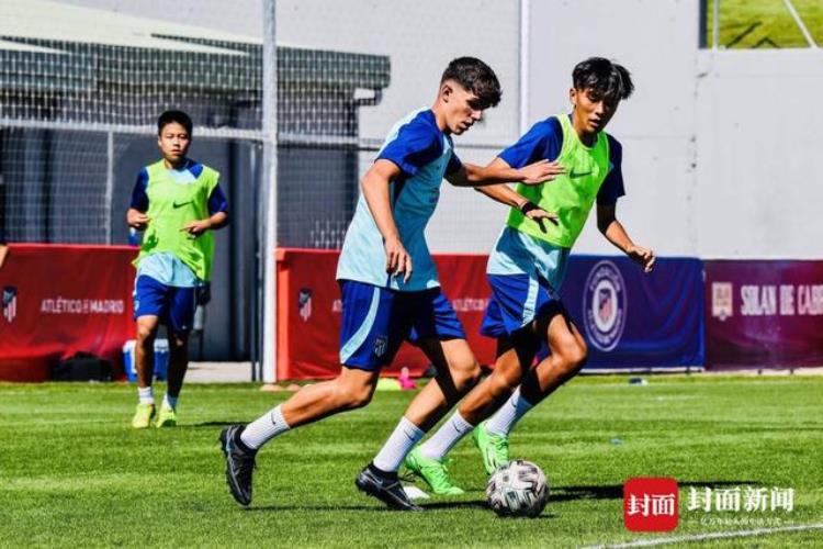 四川凉山16岁彝族小伙担任卡塔尔世界杯护旗手父亲未来希望他进入国足踢进世界杯