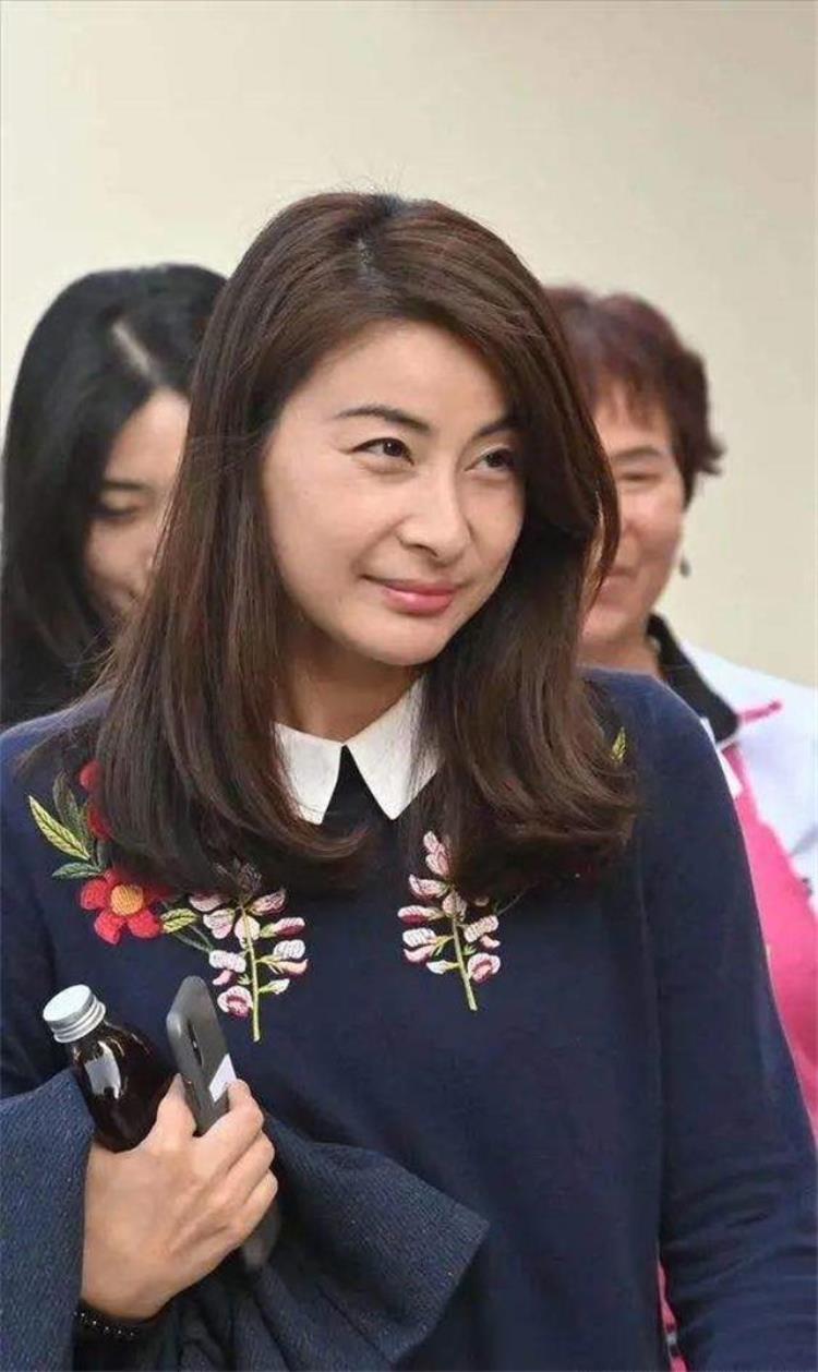 郭晶晶和张怡宁谁漂亮「这张4人合影15枚奥运金牌40岁张怡宁郭晶晶保养好像28岁美女」