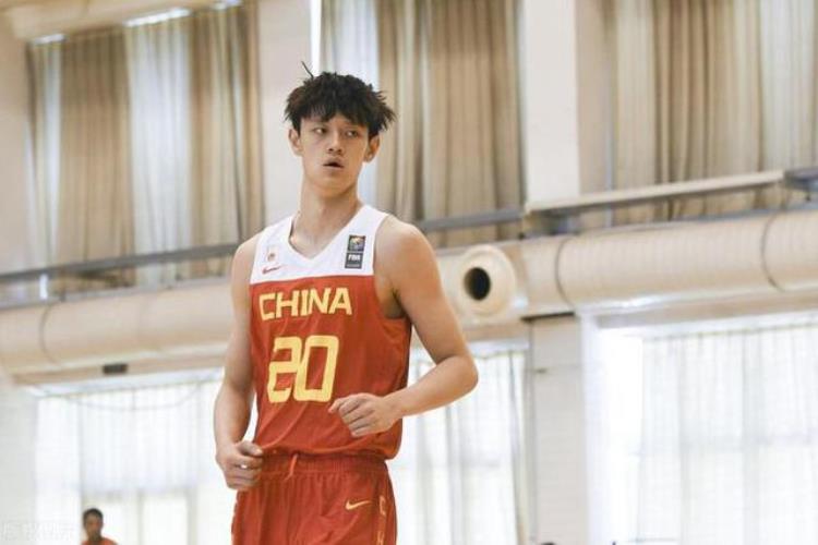 曾凡博入选中国男篮「中国男篮的希望之星天才少年曾凡博最有希望进NBA的球员」