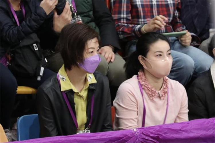 郭晶晶和张怡宁谁漂亮「这张4人合影15枚奥运金牌40岁张怡宁郭晶晶保养好像28岁美女」