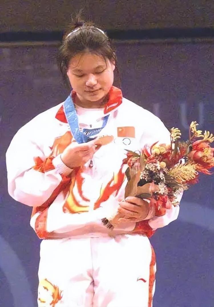 陈小敏拍卖奥运金牌「2003年奥运冠军陈晓敏以399万拍卖所有奖牌全部所得捐建学校」