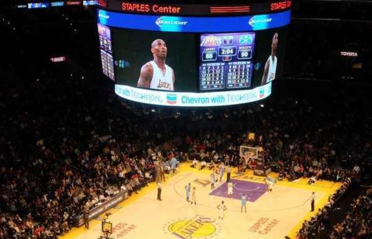 一场nba比赛门票多少钱「看1场NBA要多少钱中国赛票价是亚锦赛100倍看科比退役战540万」