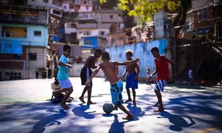 五人制足球世界杯巴西「街头足球巴西5夺世界杯和世界足球先生的DNA密码」