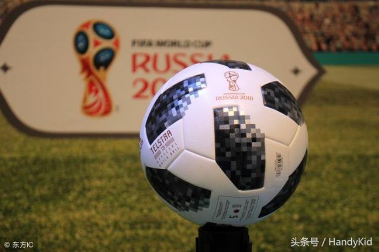 世界杯到了用鞋盒做个足球桌游机球迷一家人玩起来
