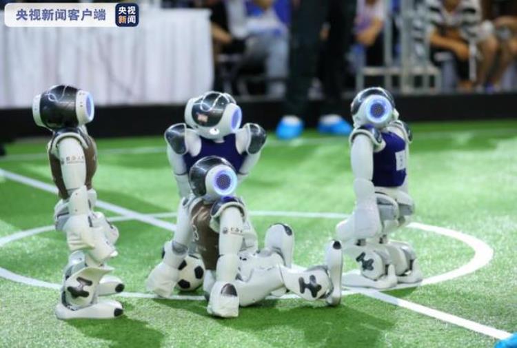 两大世界杯机器人足球赛「机器人组团开踢两大机器人世界杯赛事在天津举行」